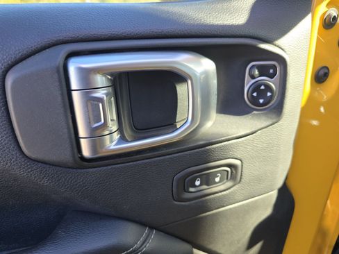 Used 2018 Jeep Wrangler Unlimited Sahara image 21