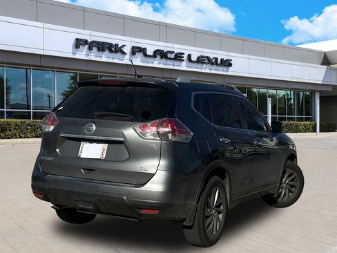 Used 2016 Nissan Rogue SL image 2