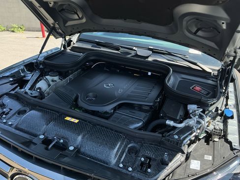Used 2025 Mercedes-Benz GLS 450 4MATIC image 23