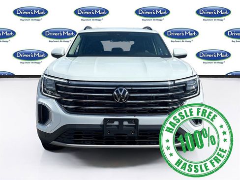 Used 2025 Volkswagen Atlas SE image 2