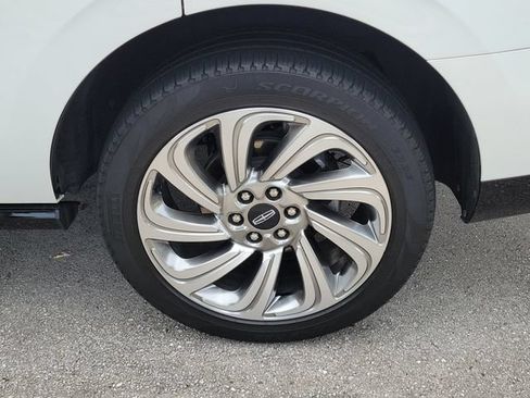 Certified 2024 Lincoln Navigator Premiere AWD/4WD image 4