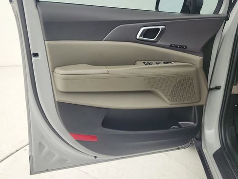 Used 2026 Kia Carnival EX FWD image 24