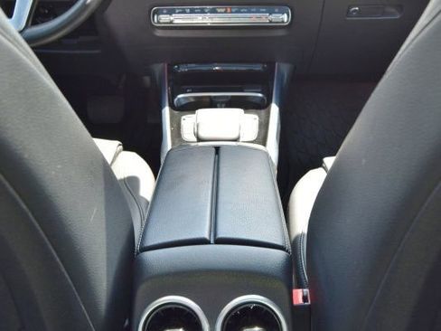 Used 2022 Mercedes-Benz GLB 250 4MATIC w/ Premium Package Lite image 30