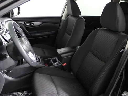 Used 2017 Nissan Rogue SV w/ SV Premium Package image 19