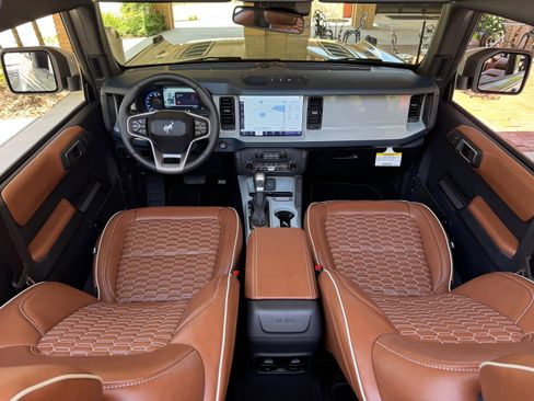 Used 2024 Ford Bronco Outer Banks AWD/4WD image 32