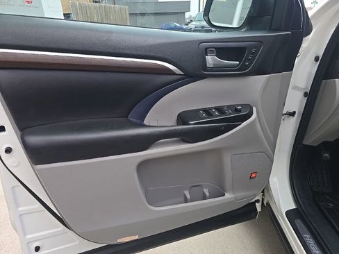 Used 2016 Toyota Highlander Limited image 33