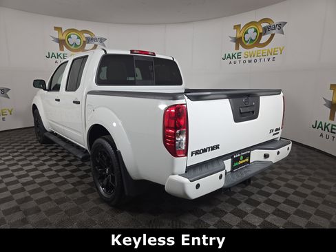 Used 2021 Nissan Frontier SV w/ Midnight Edition Floor Mats image 6