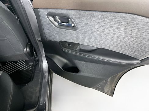 Used 2023 Nissan Rogue SV image 29