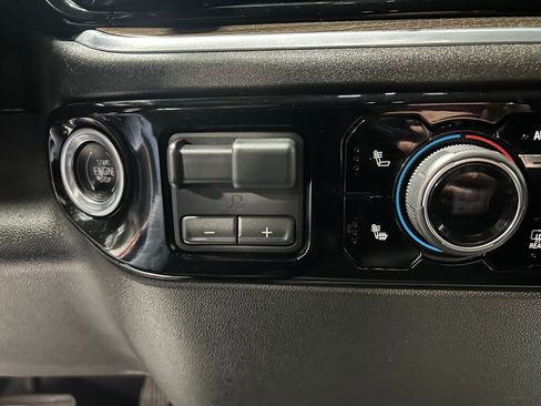 Used 2023 Chevrolet Silverado 1500 LT image 13