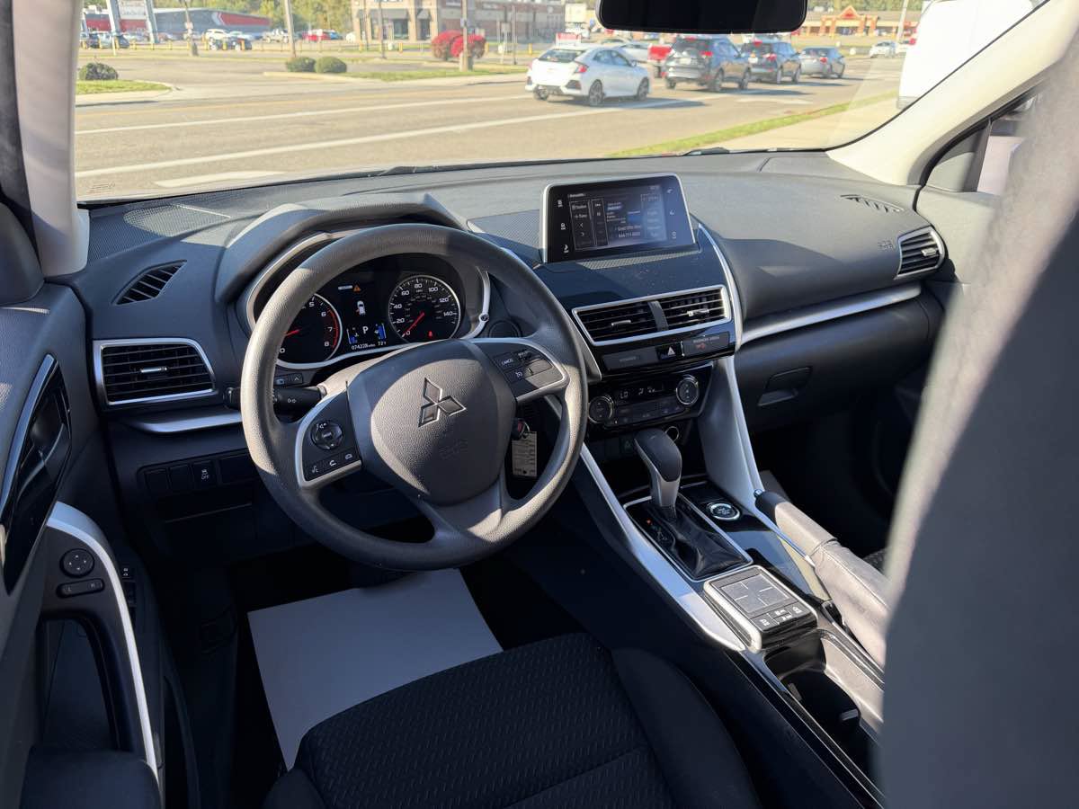 Used 2018 Mitsubishi Eclipse Cross LE AWD/4WD image 12