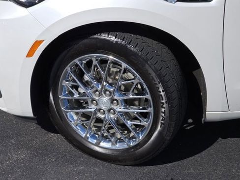 Used 2023 Buick Enclave Avenir w/ Avenir Technology Package image 27