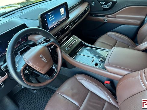 Used 2025 Lincoln Aviator Reserve AWD/4WD image 10