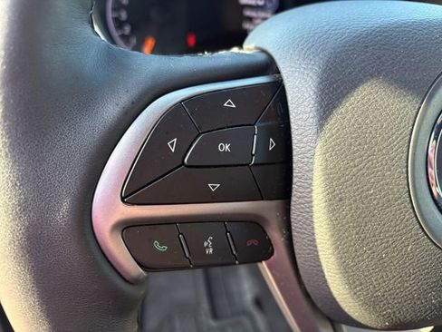 Used 2019 Jeep Grand Cherokee Limited image 19