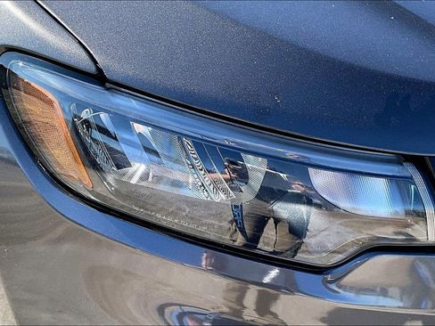 Used 2023 Jeep Compass Limited image 31