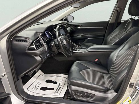 Used 2019 Toyota Camry SE FWD image 14
