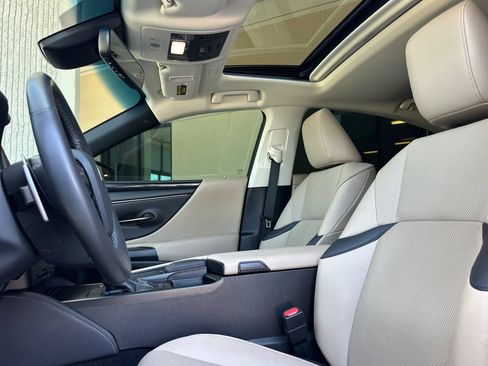 Used 2021 Lexus ES 350 w/ Accessory Package FWD image 5