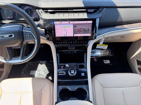 New 2026 Jeep Grand Cherokee Limited AWD/4WD image 11