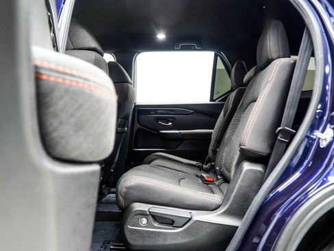 Used 2025 Honda Pilot Sport image 35