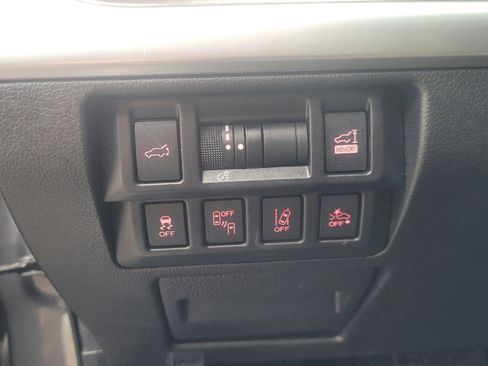 Used 2018 Subaru Outback 2.5i Limited image 16