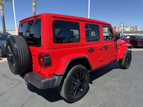 Used 2025 Jeep Wrangler Unlimited Sahara w/ Safety Group AWD/4WD image 10