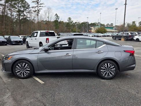 Used 2025 Nissan Altima 2.5 SV image 4