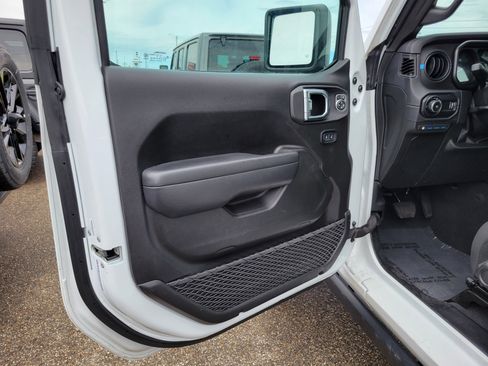 Used 2025 Jeep Wrangler Unlimited Rubicon 4xe w/ Convenience Group AWD/4WD image 6