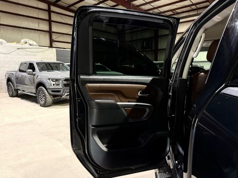 Used 2019 Nissan Titan Platinum Reserve w/ Platinum Utility Package image 15