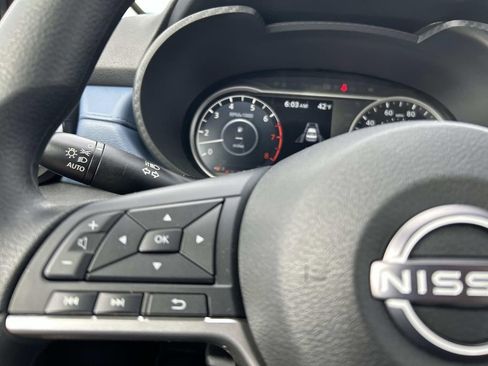 Used 2025 Nissan Versa SV w/ Trunk Package image 22