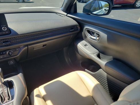 Used 2024 Honda HR-V Sport image 17
