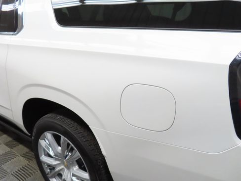 Used 2024 Chevrolet Suburban High Country image 46