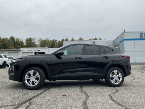 Certified 2025 Chevrolet Trax LS image 4