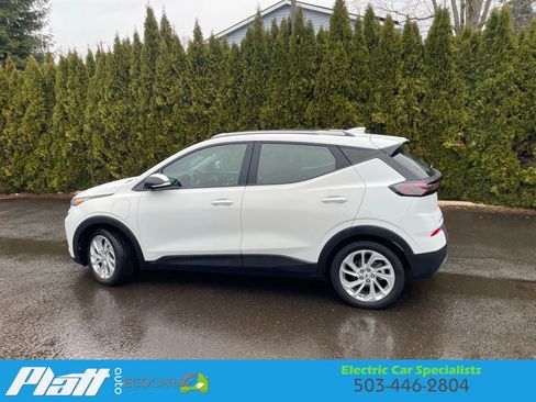 Used 2023 Chevrolet Bolt EUV LT w/ Driver Confidence Package image 5