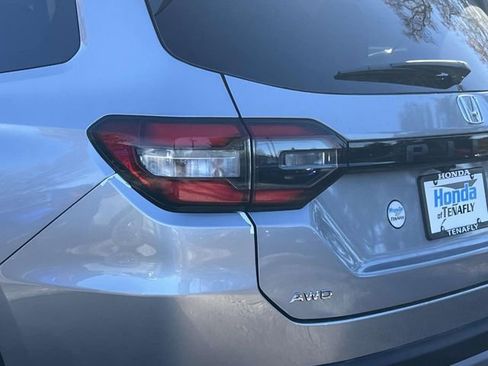 New 2025 Honda Pilot EX-L image 9