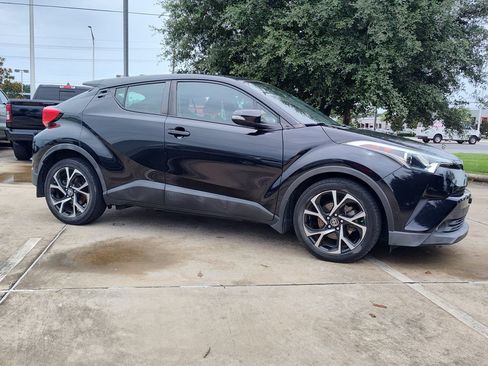 Used 2018 Toyota C-HR XLE FWD image 11