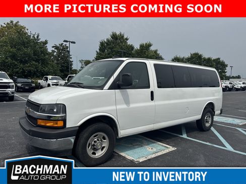 Used 2025 Chevrolet Express 3500 LT w/ LT Preferred Equipment Group RWD image 9