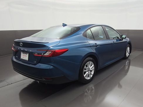 Used 2025 Toyota Camry LE w/ Convenience Package FWD image 8