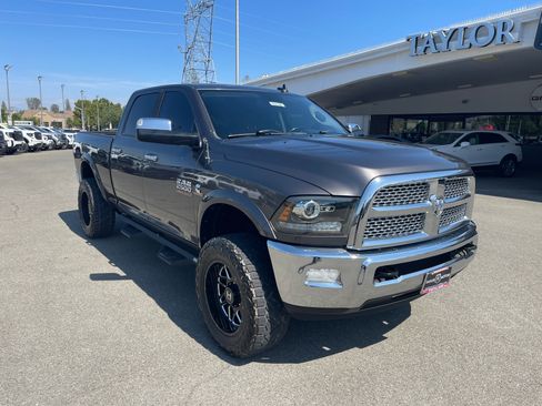 Used 2015 RAM 2500 Laramie w/ Convenience Group AWD/4WD image 3