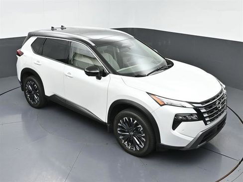 Used 2025 Nissan Rogue SL w/ Tech Package image 38