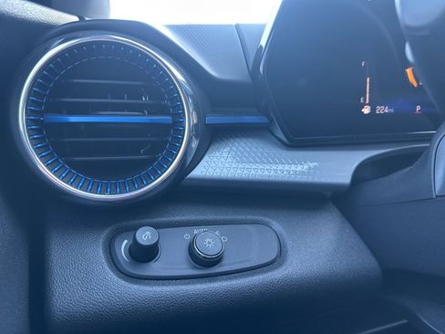 Used 2025 Chevrolet Trax LT image 21