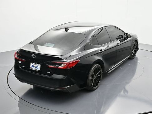 Used 2025 Toyota Camry SE image 35