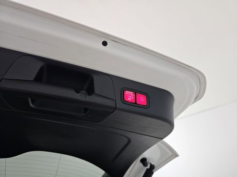 Certified 2025 Mercedes-Benz GLB 250 4MATIC image 25