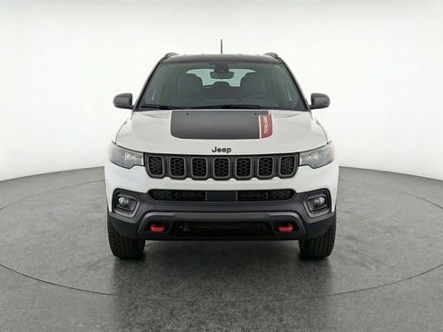 Used 2025 Jeep Compass Trailhawk image 2
