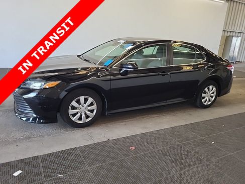 Used 2018 Toyota Camry FWD image 1