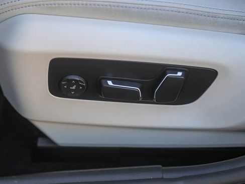 Used 2025 BMW i5 eDrive40i w/ Premium Package image 18