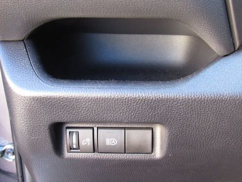 Used 2019 Toyota RAV4 XLE w/ Carpet Mat Package AWD/4WD image 30