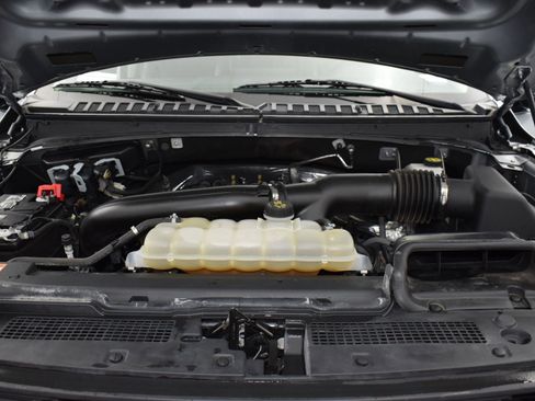 Used 2024 Ford Expedition XLT image 24