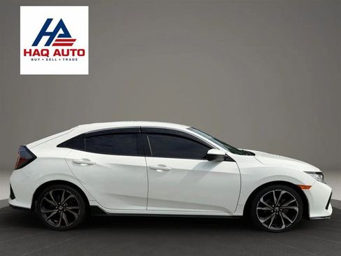 Used 2017 Honda Civic Sport image 4