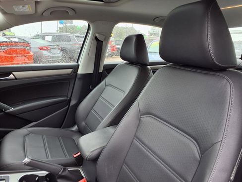 Used 2021 Volkswagen Passat 2.0T SE image 18