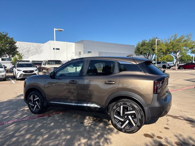 Used 2025 Nissan Kicks SV w/ Interior Electronics Package FWD image 8