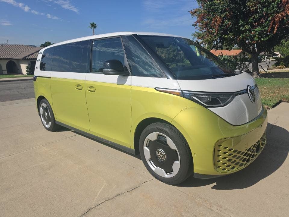 Certified 2025 Volkswagen ID. Buzz Pro S Plus AWD/4WD image 3